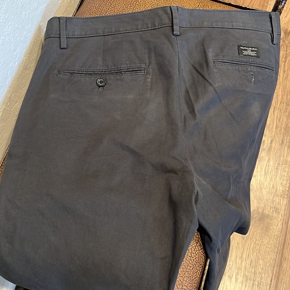 Banana Republic Chinos quality cotton stretch manufactured for comfortable fit! - Picture 4 of 8
